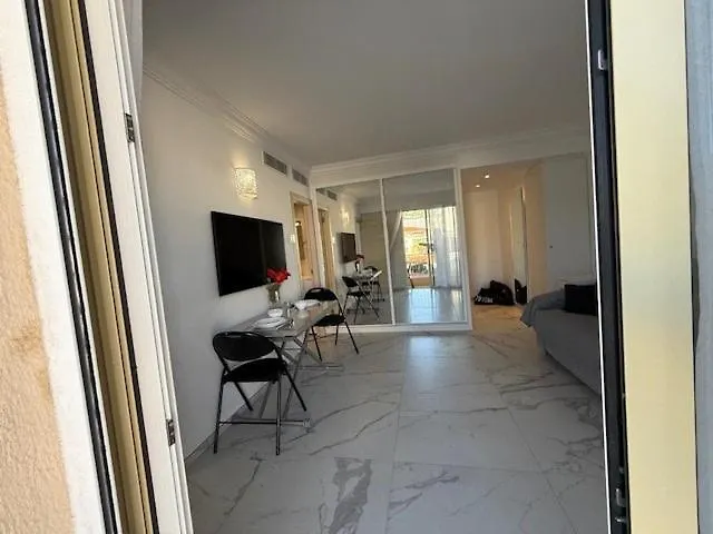 Modern Palm Beach T1 Apt Right Next To The Sea Cannes 0*,