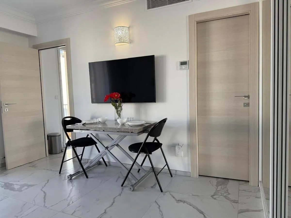 Modern Palm Beach T1 Apt Right Next To The Sea Cannes France