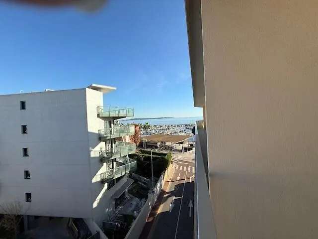 Modern Palm Beach T1 Apt Right Next To The Sea Cannes France