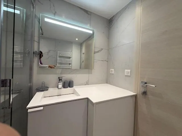 Modern Palm Beach T1 Apt Right Next To The Sea Cannes France