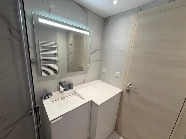 Modern Palm Beach T1 Apt Right Next To The Sea カンヌ 0*,  フランス